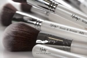 makeup brush - HealthMed.org