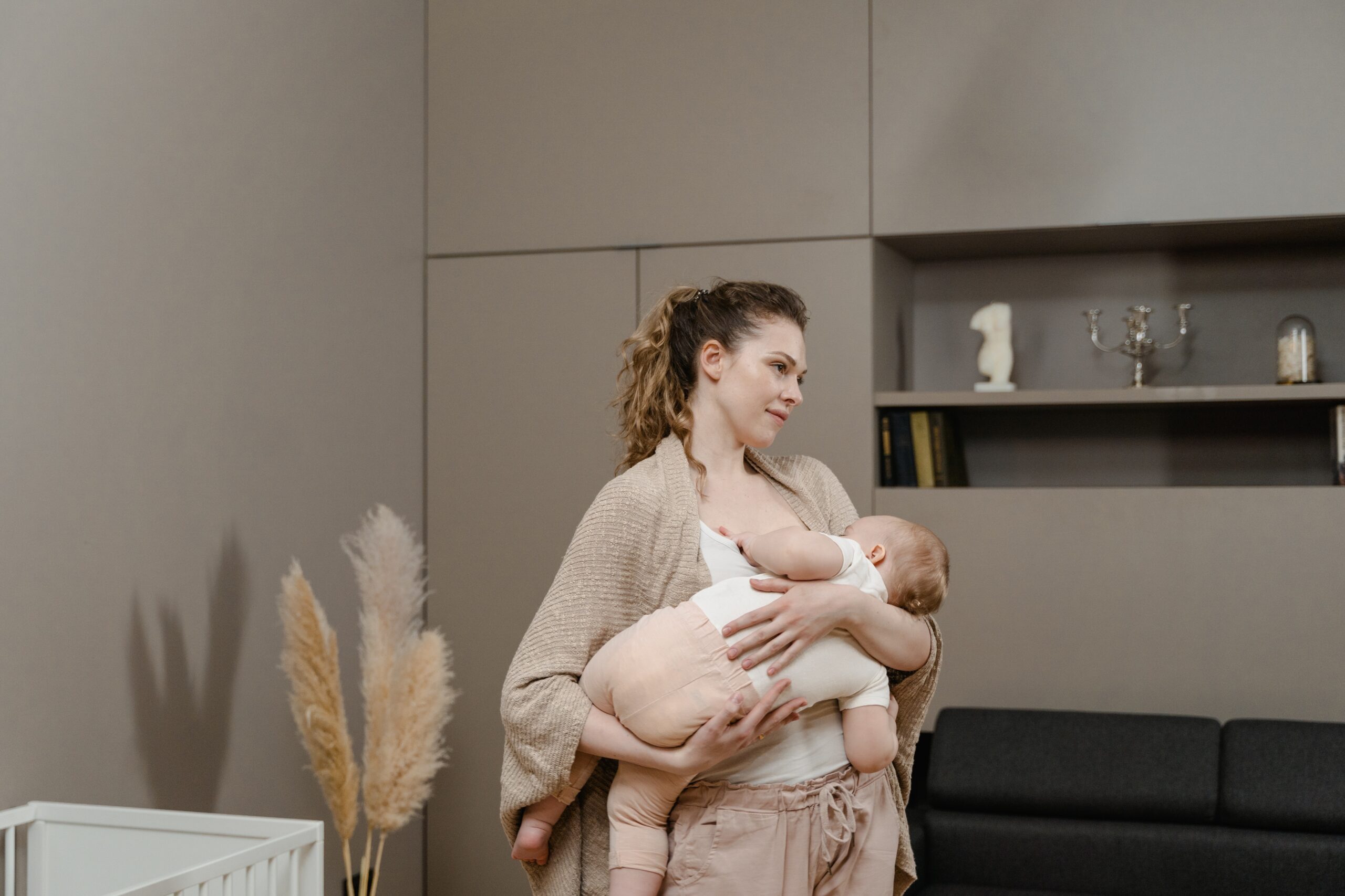 breastfeeding-vs-formula