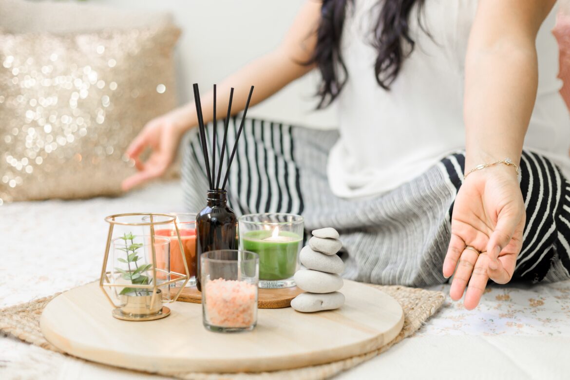shashi-chaturvedula-FjYwhowyp6k-unsplash creating a space for meditation at home